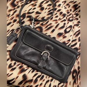 AUTHENIC Vintage Coach Wristlet 💯 % Leather